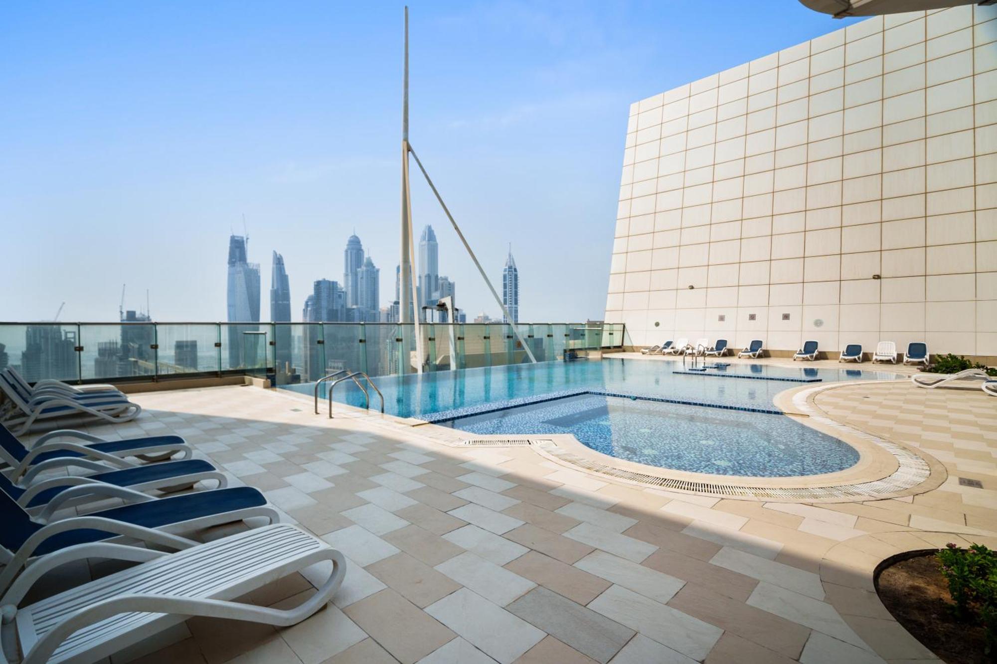 Apartment Upscale In Goldcrest Views