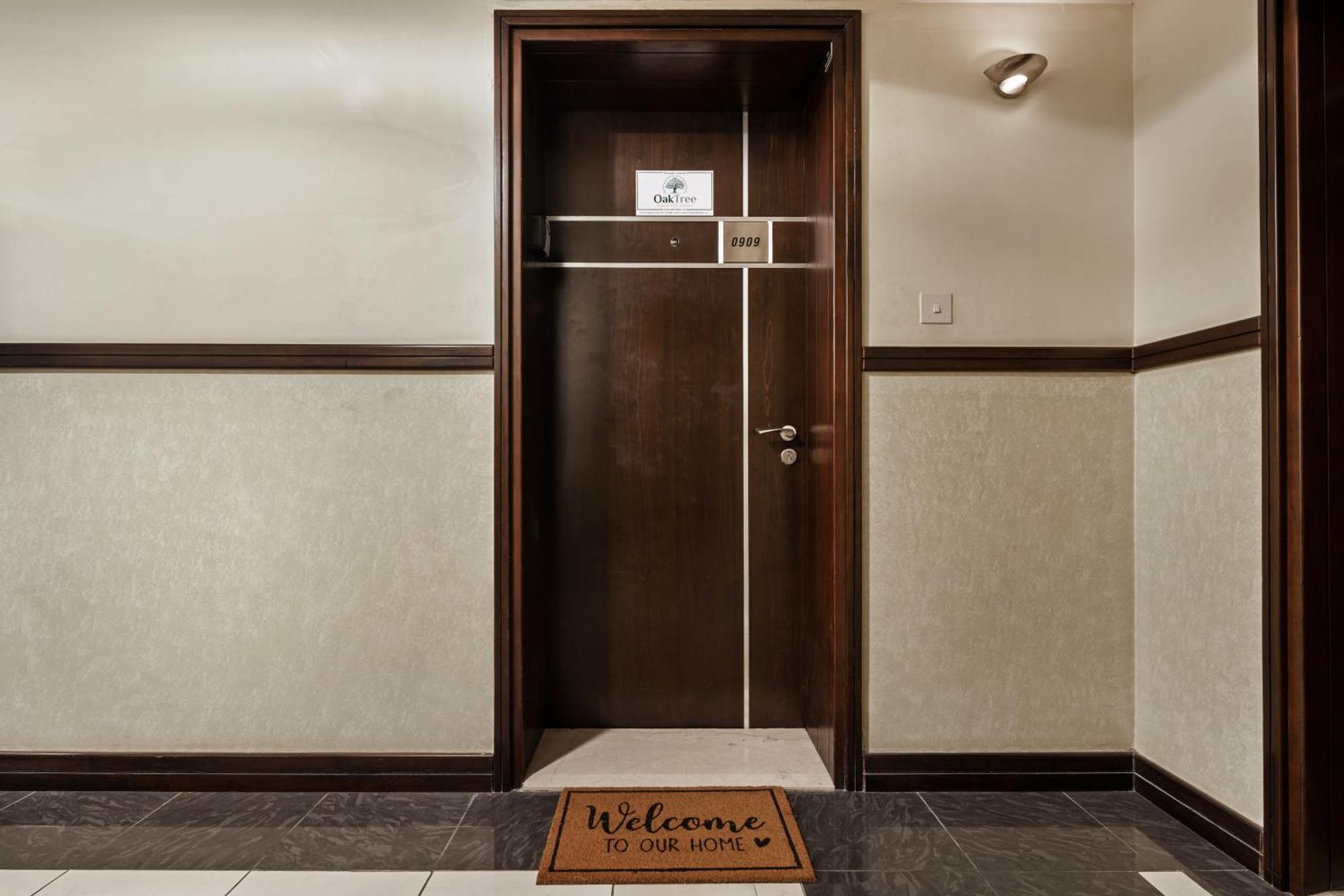 Upscale In Goldcrest Views Apartment *