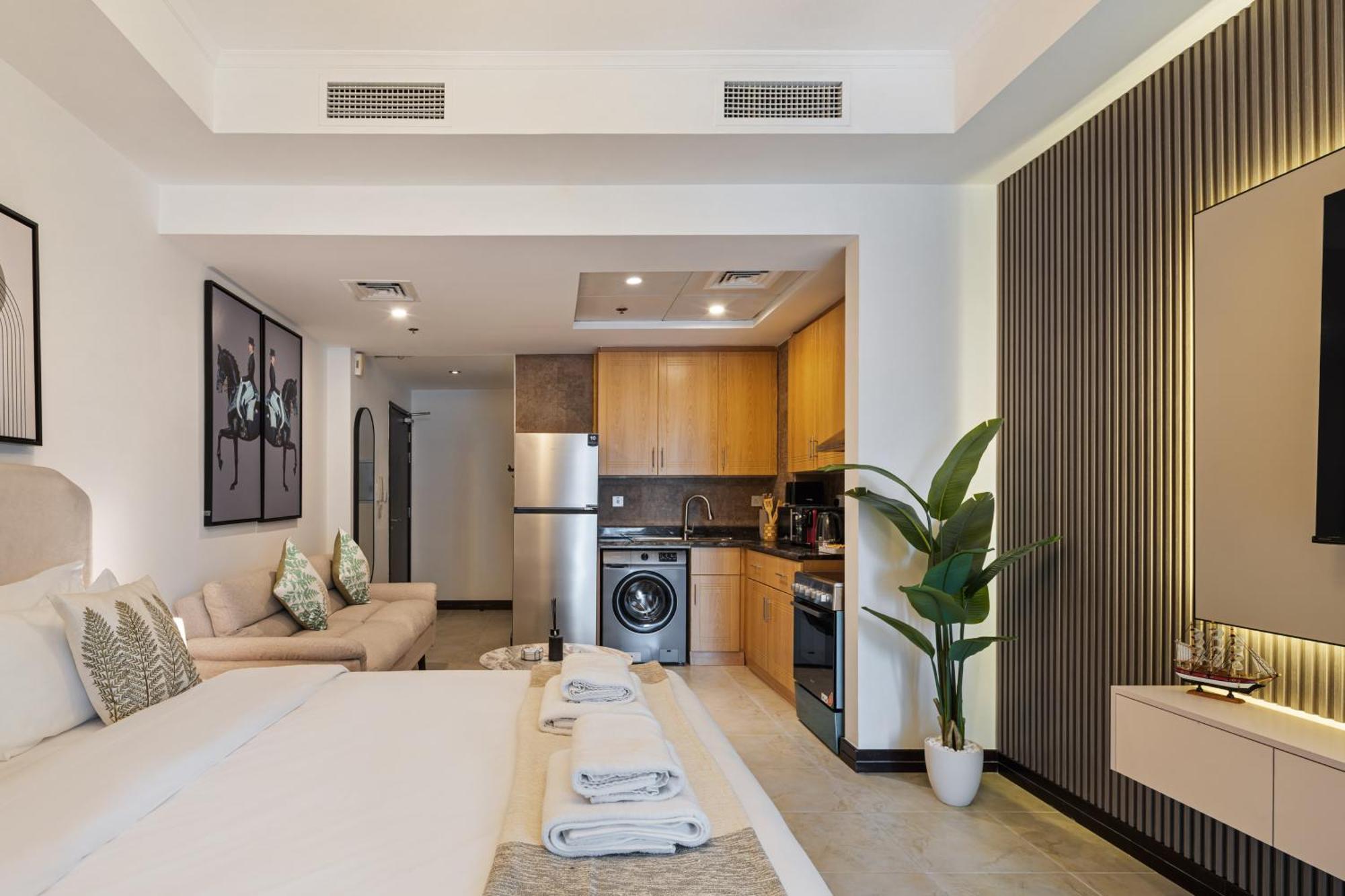 Apartment Upscale In Goldcrest Views
