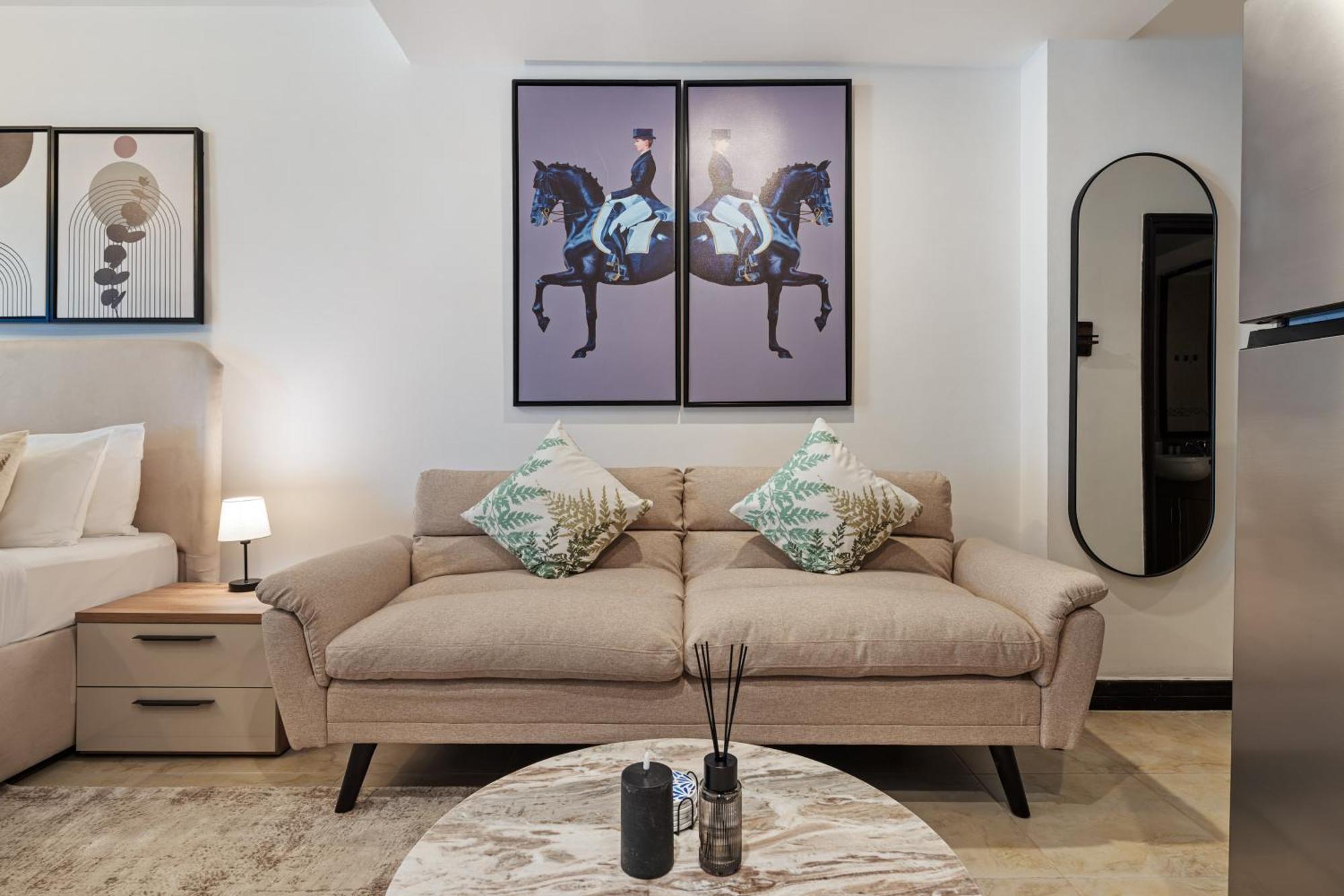 Upscale In Goldcrest Views Apartment *