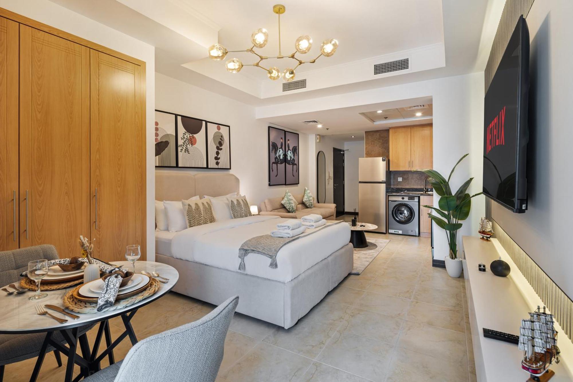 Upscale In Goldcrest Views Apartment Dubai